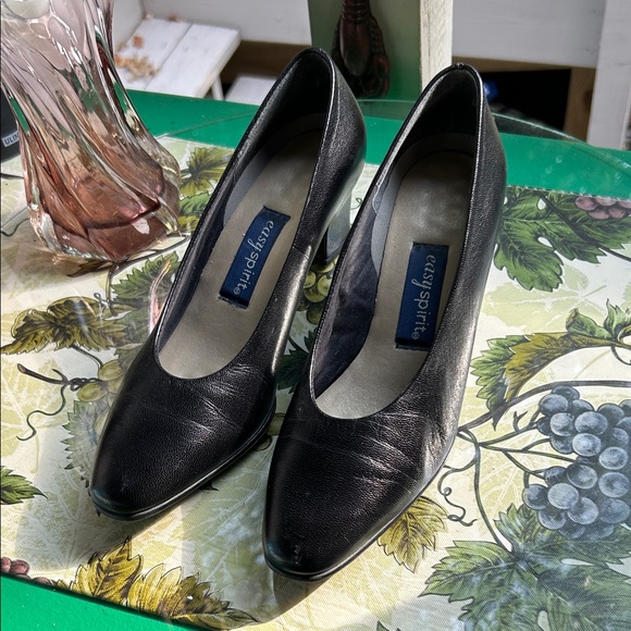 Easy Spirit Black Leather Heels - Picture 1 of 4